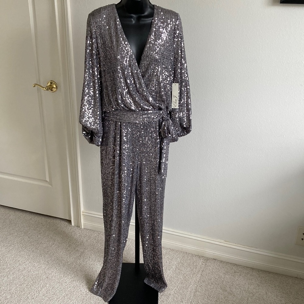 🚨NWT🚨 Eliza J Silver Sequin Straight Leg Jumpsuit